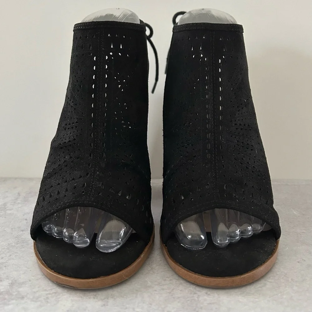 Fergalicious Women's Vorge Peep Toe Tie Back Laser Cut Bootie, Black 8 - Picture 7 of 10